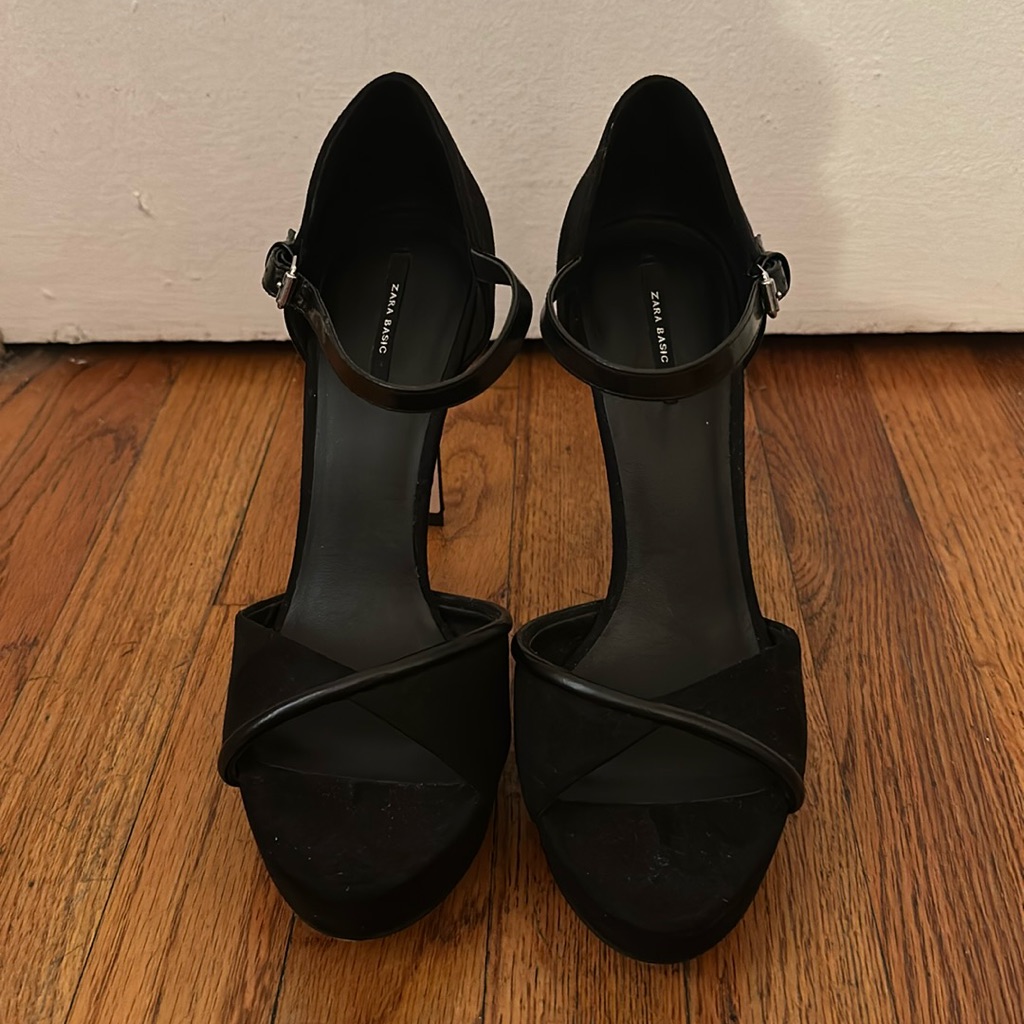Zara Basic Black Pumps